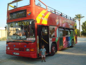 Туристический автобус Ларнака