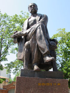 Памятник Гончарову в Ульяновске