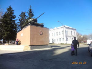Памятник-танк Т-34 в Почепе