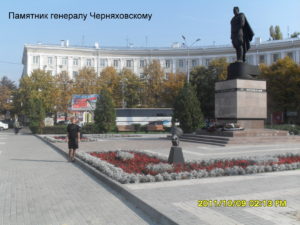 Памятник Черняховскому в Воронеже