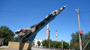 Памятник самолёту МиГ-23 в Ахтубинске