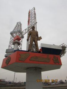  Монумент судостроителям в Красных Баррикадах