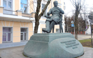 Памятник Чижевскому в Калуге