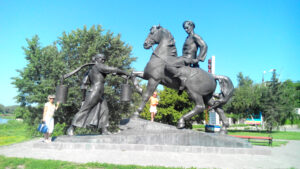 Памятник "Григорий и Аксинья"