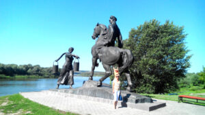 Памятник "Григорий и Аксинья"