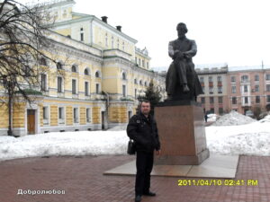 Памятник Добролюбову в Нижнем Новгороде