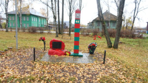 Стела Скорбящей Матери в Кадые