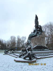 Памятник Макарову в Кронштадте