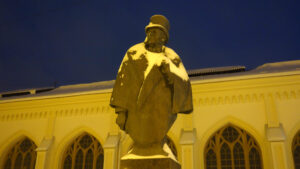 Памятник барону Штиглицу в Петергофе