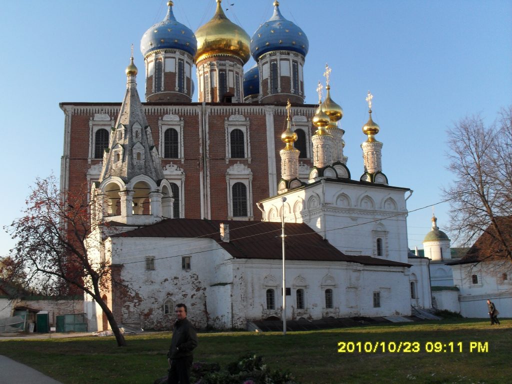 Рязанский Кремль — старинные церкви, земляной вал, дворец Олега Рязанского