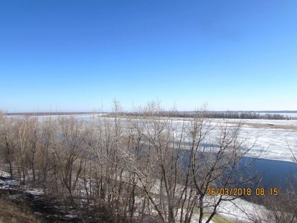 Село Чёрный Яр — на высоком берегу Волги, в 250 километрах от Астрахани