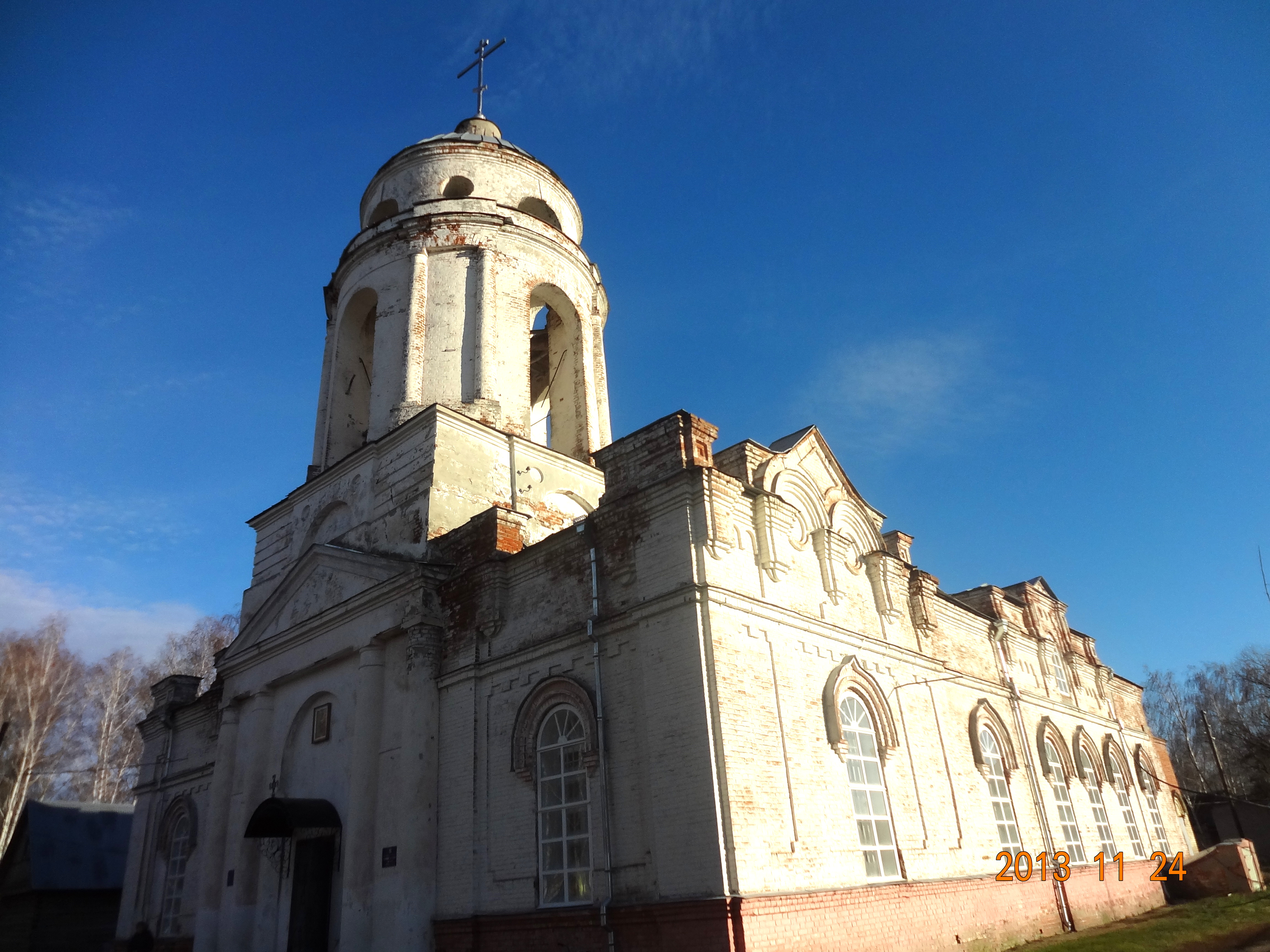 Наровчат пензенская. Покровский собор Наровчат. Церковь Наровчат Пензенская область. Наровчат Пензенская область достопримечательности. Наровчат фото храм.