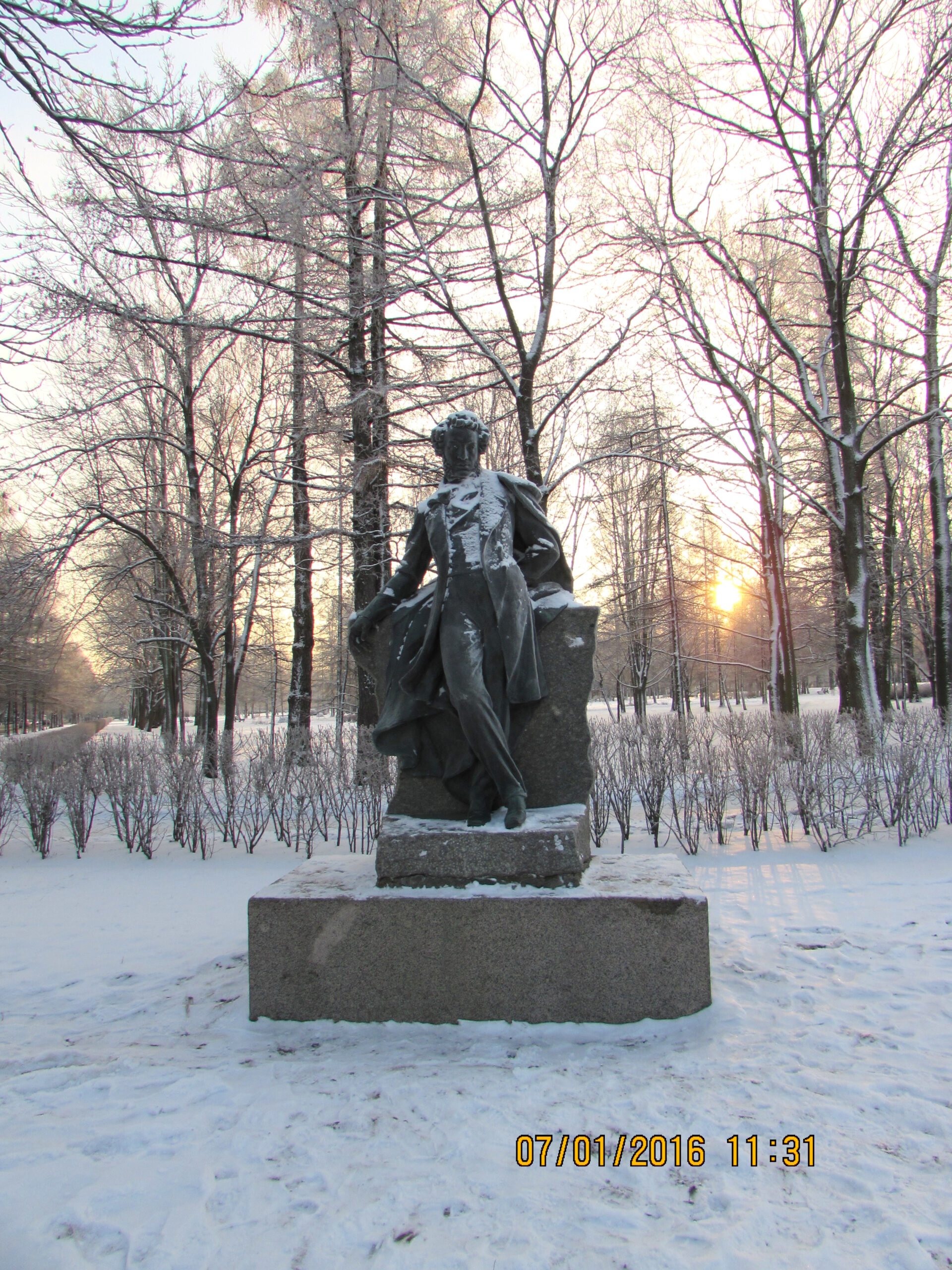 Памятник Пушкину в Пушкине