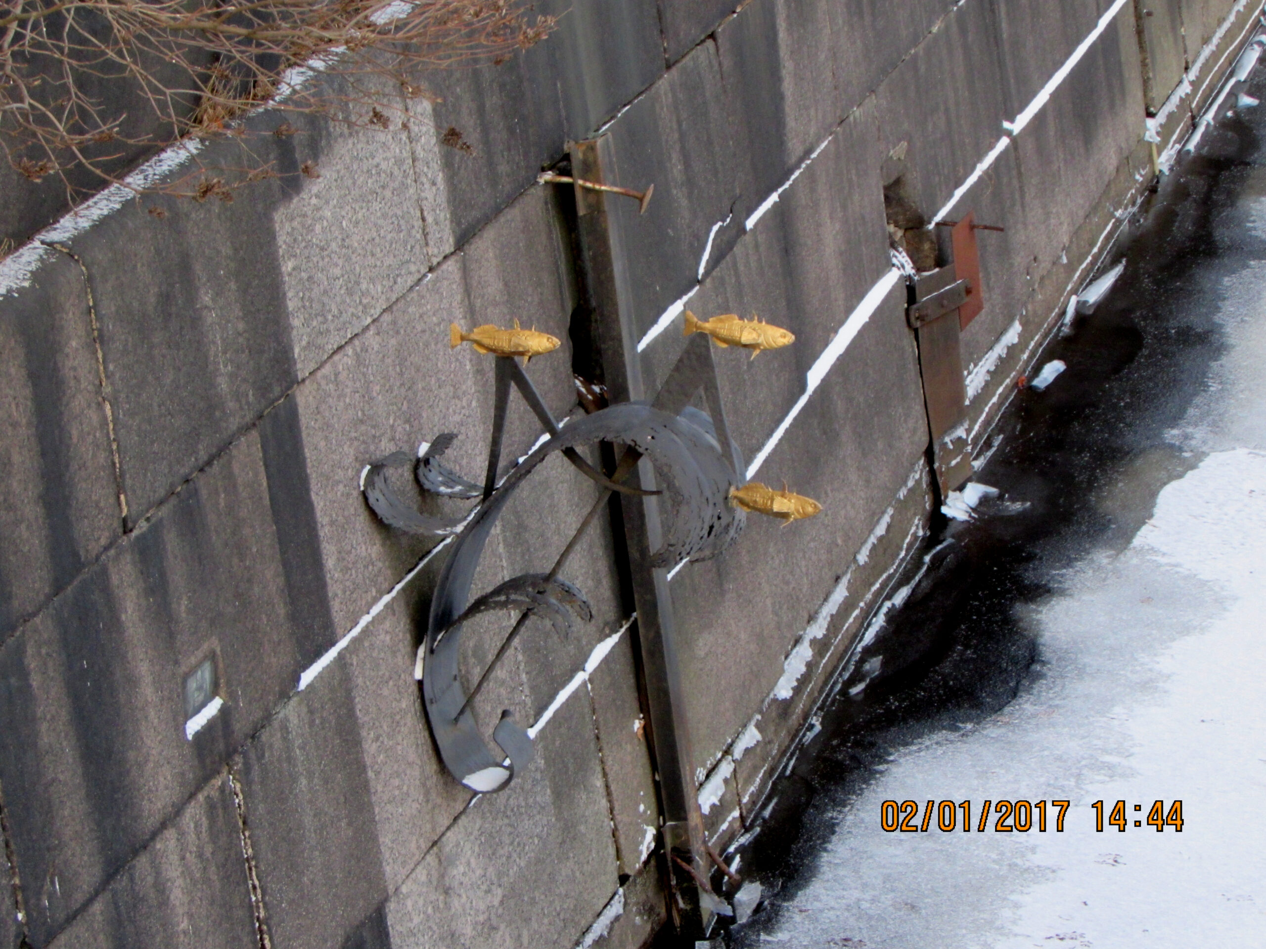 Памятник блокадной колюшке